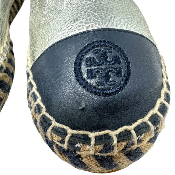 Tory Burch Silver Metallic Monogram Logo Leather Cap Toe Espadrilles Size 8.5 - Picture 3 of 14